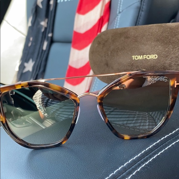Tom Ford Dahlia Sunglasses - Picture 3 of 4